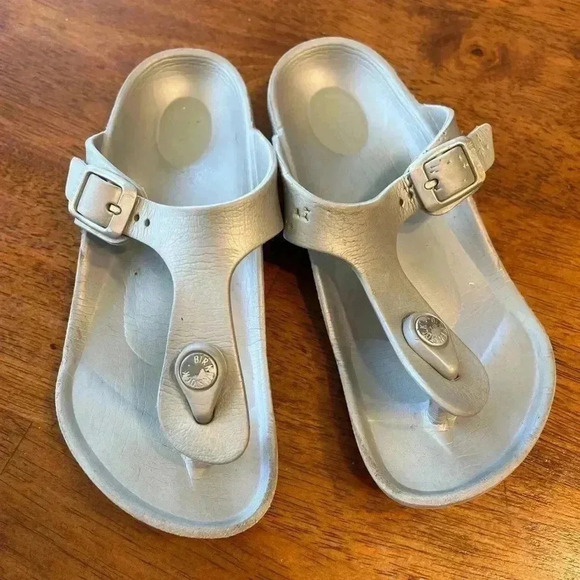 Silver Birkenstock Sandals. Size 32/1 - Picture 2 of 9